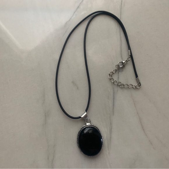 Jewelry - 1890 Sleek Black Oval Pendant Necklace